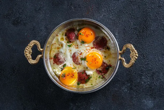 Sahanda Sucuklu Yumurta