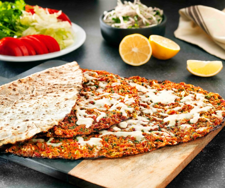 Lahmacun (Kıymalı/Kaşarlı)